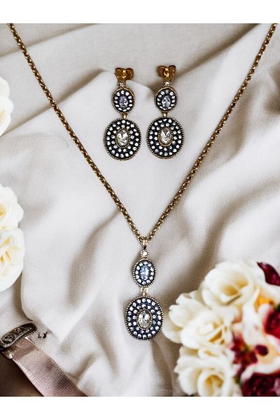 FAYRA ACCESSORIES طقم أقراط وقلادة بيضاوية من حجر الزركون