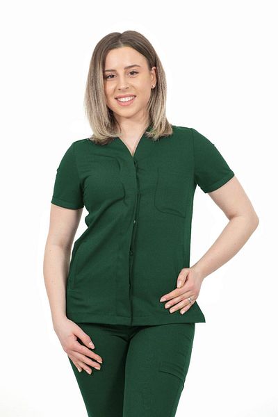 DEMOTEKS Set uniformă medicală pentru femei - bluză și pantaloni verde kaki, model Infinity