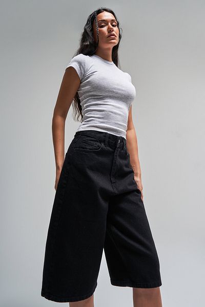its basic Women's Black Color 1S5-1 Maxi Length Loose Cut 100% Cotton Denim Bermuda Shorts
