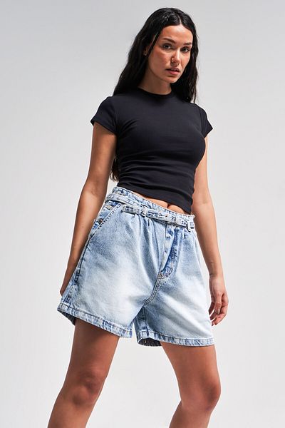 its basic Women's Snow Denim Color 4S5-27 Belt Detailed Midi Length Pleated 100% Cotton Denim Shorts