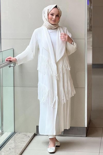 Ghisa Wide Collar Vertical Pleat Tassel Cap