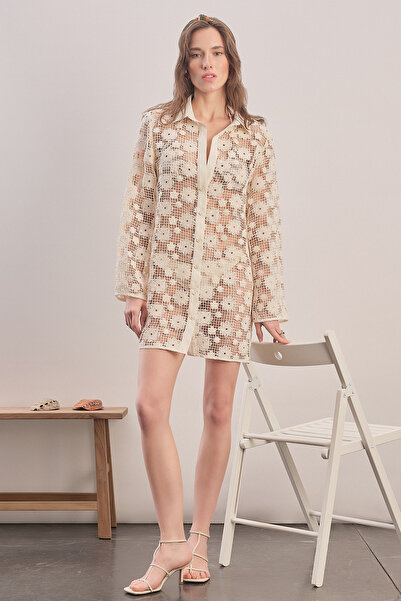 Mavlo فستان ديزي كروشيه قصير