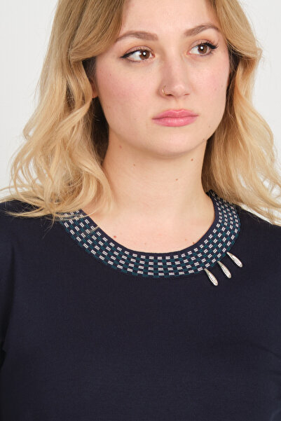 Detay Triko Жіноча блуза з коміром та одним рукавом, прикрашена камінням та металевими аксесуарами 5714 Синя