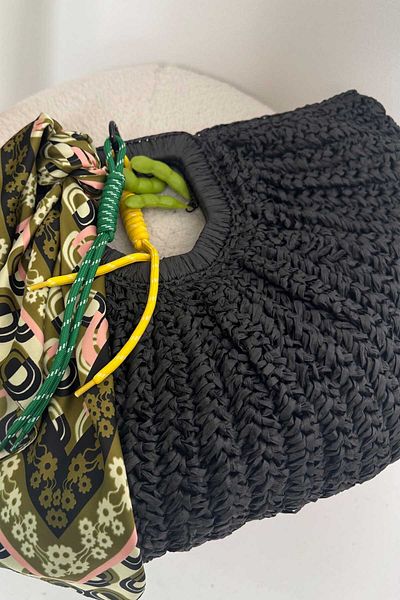 BYP Atelier Geantă de mână și crossbody cu mâner din țesătură de paie neagră