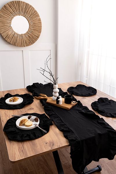 Morlay 5 Piece Ruffle Tableware Presentation Set 4 Pieces of American Service Plates + 1 Piece Ruffle Runner - 40X150 cm
