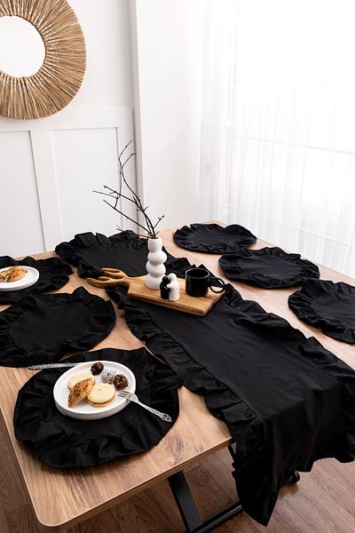 Morlay 7 Piece Ruffle Tableware Presentation Set 6 Pieces of American Service Plates + 1 Piece Ruffle Runner - 40X150 cm