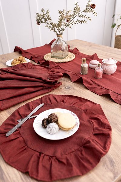 Morlay 5 Piece Ruffle Tableware Presentation Set 4 Pieces of American Service Plates + 1 Piece Ruffle Runner - 40X150 cm