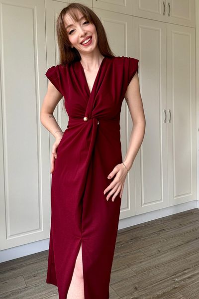 Dilay Gökoğlu Butik Rochie burgundă cu perle căptușite cu guler dublu