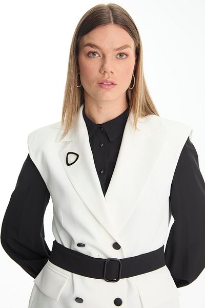 Zühre Double Breasted Collar Accessory Detailed Belted Ecru/Black Double Suit Tk-1471