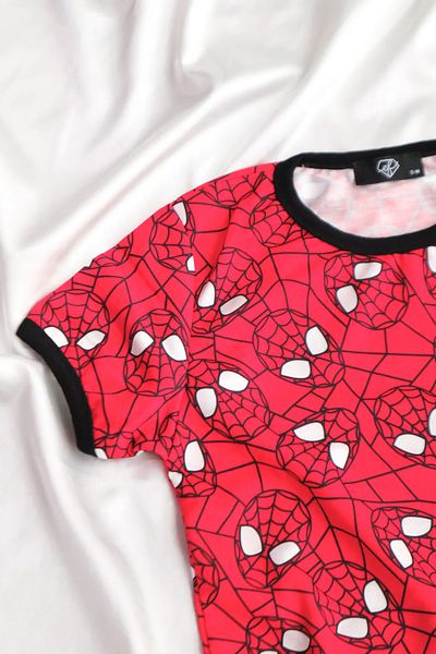 EFBUTİK Red Spider Collage Crop
