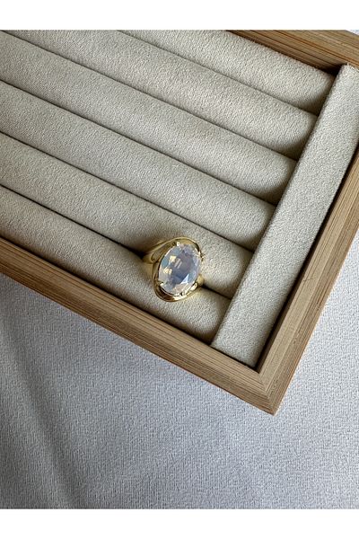 ringbox Oval Gold Ring with Iridescent Stone