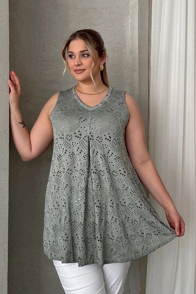 Stil Diva Plus Size V-Neck Zero Sleeve Lace Detail Unlined Blouse 302964
