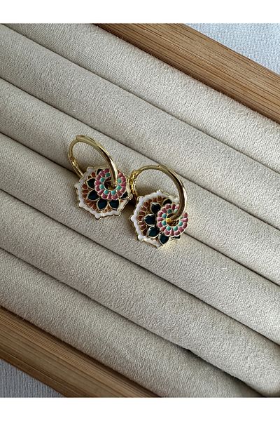 ringbox Gold Flower Detailed Ethnic Earrings