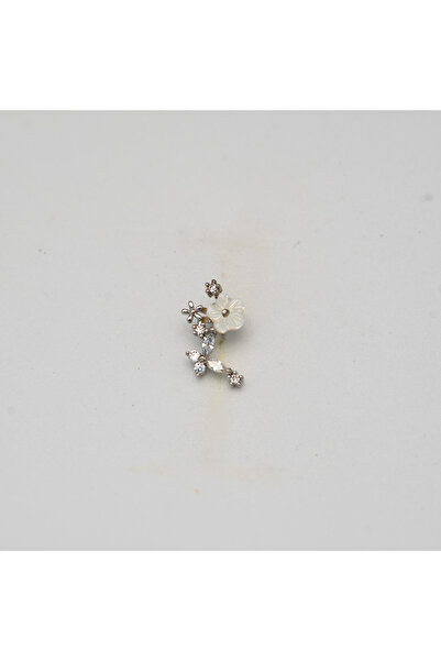 Piercing by Sever Beyaz Çiçek Cerrahi Çelik Pıercıng… Gümüş/sılver Renkli Ve Şeffaf Taşlı (TRAGUS HELIX CONCH FLAT)