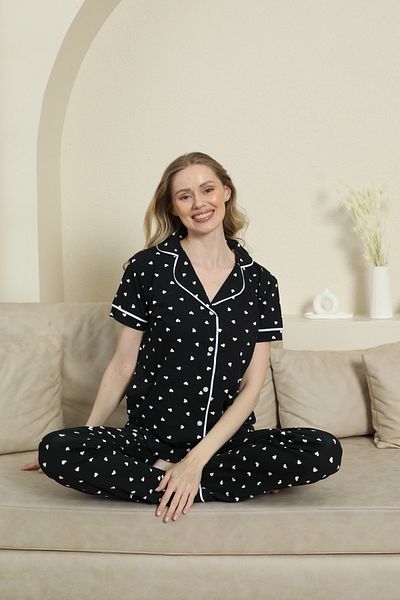 KAPİTEX Set de pijamale de culoare neagră, cu mâneci scurte, cu nasturi, cu imprimeu lung, cu inimă