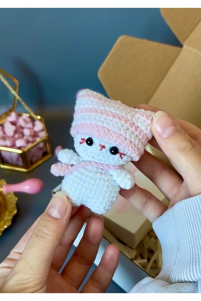 AccSWEN Mini Knitted Hat Cat Cotton Healthy Toy Keychain Hat and Bag Tracking Removable