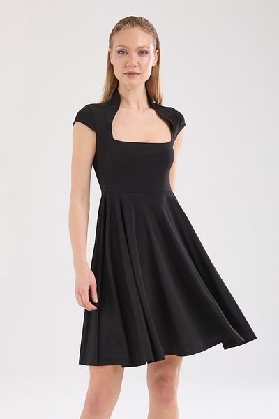 By Yaren Yazıcı Square Neck Neck Line Upright Posture Design Moving Skirt Detail Dress