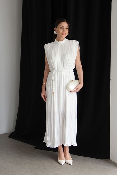 Julidress Rochie midi premium cu pliuri, fără mâneci, cu guler vertical ecru