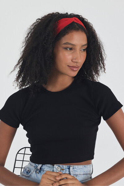 Butikgiz Μαύρο κοντομάνικο Crew Neck Body Fitting Camisole Crop + Bandana Σετ...