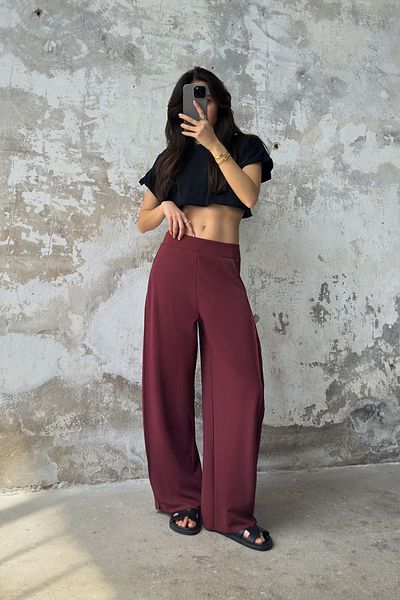 Trendyol Collection Burgunderrote, plissierte, dehnbare Strickhose mit hoher Taille TWOSS25PL00054