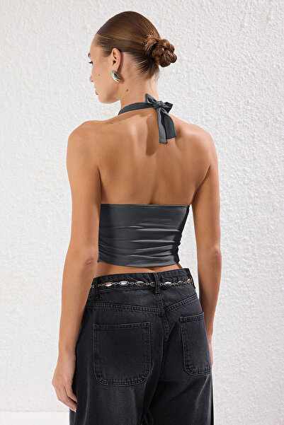 Trendyol Collection Antracitová potištěná ohlávka s výstřihem na tělo přiléhavá pletená halenka TWOSS24BZ00061