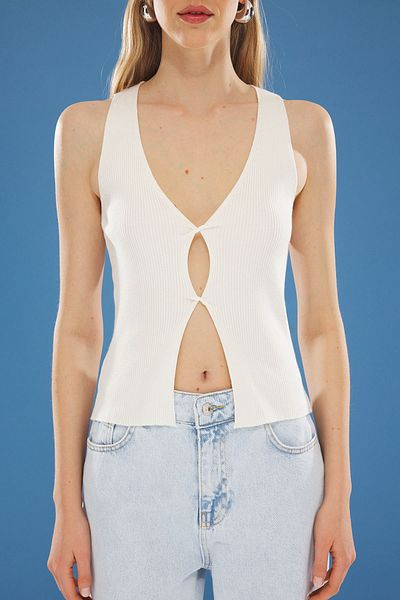 Trendyol Collection Ecru Premium-Garn/Spezialgarn-Bluse mit V-Ausschnitt und Raffung, TWOSS25BZ00185