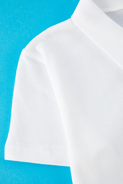 TRENDYOLKIDS Ecru Boys 100% bavlna vyšívané polo výstřih s krátkým rukávem texturované pletené tričko TKDSS25TS00081