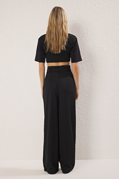 Trendyol Collection Широки плисирани плетени панталони с черен колан TWOAW20PL0218