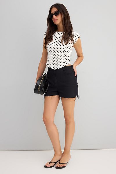 Trendyol Collection Black 100% Cotton Gabardine City Boy Shorts & Bermuda Twoss25Sr00211