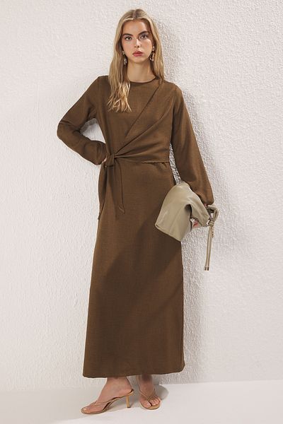 Trendyol Modest Khakifarbenes gewebtes Kleid in Leinenoptik TCTSS25EB00129