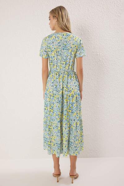 Trendyol Collection Sárga virágmintás duplasoros rugalmas korcsolyázó derékkal nyíló midi kötött ruha TWOSS24EL00417