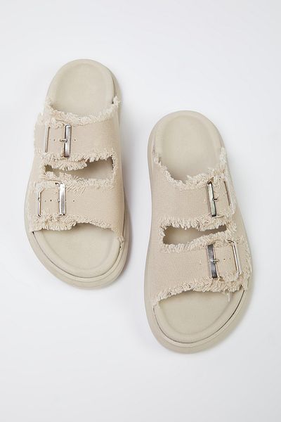 TRENDYOL SHOES Ecru Denim Damen-Hausschuhe mit Quastenschnalle und detailliertem Doppelband TAKSS25TE00038