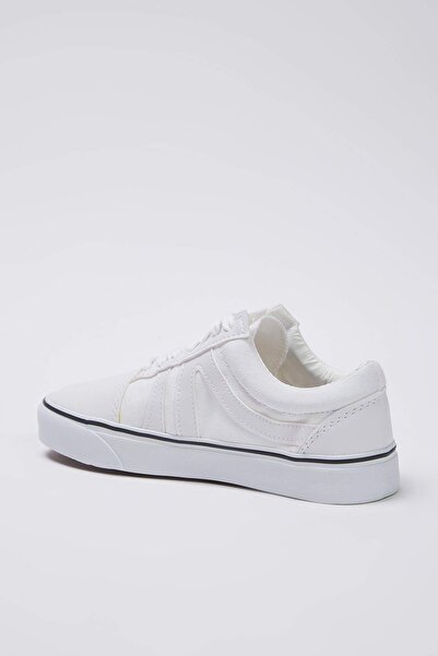 TRENDYOL SHOES Off-White Schnür-Kontrast-Sportschuhe für Damen TAKAW25SN00068