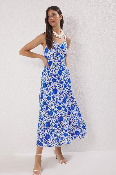 Trendyol Collection Fusta florală albastră Rochie midi țesută cu talie deschisă Gipeli TWOSS25EL00036