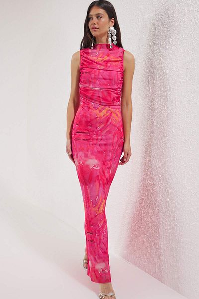 Trendyol Collection Mehrfarbiges, figurbetontes, abstraktes, gemustertes, gefüttertes, gestricktes Abendkleid aus Tüll TPRSS25AE00040