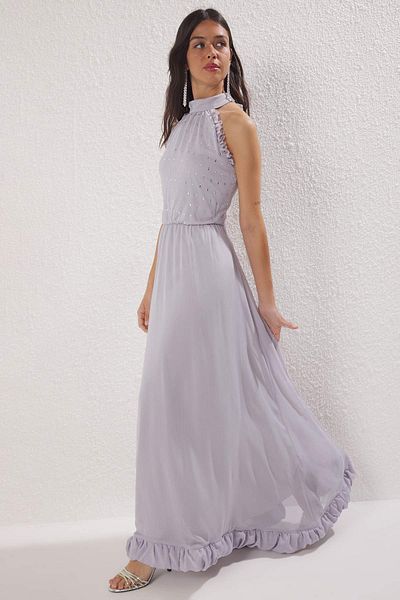 Trendyol Collection Graue, mit Steinen verzierte, detaillierte Röcke, gewelltes, gewebtes Maxi-Abendkleid und Abschlusskleid TPRSS25EL00295