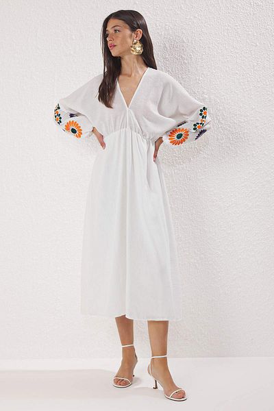 Trendyol Collection White Floral Embroidered Midi Woven Dress Twoss25El00771