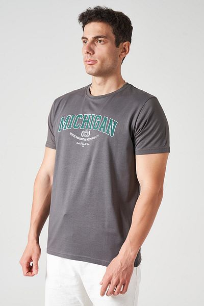 TENA Ανδρικό μπλουζάκι με στάμπα MICHIGAN με καπνιστή λαιμόκοψη