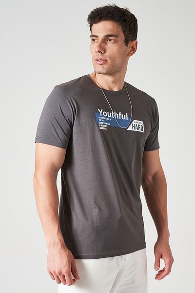 TENA Ανδρικό μπλουζάκι με στάμπα YOUTHFUL με καπνιστή λαιμόκοψη