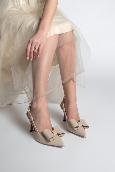 Marjin Dámské jehlové boty Ecru Color – otevřené zadní boty na podpatku se špičatou špičkou a detailem mašle