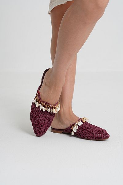Beyond Women's Burgundy Salome Wicker Seashell Accessory Slippers Byndslm01