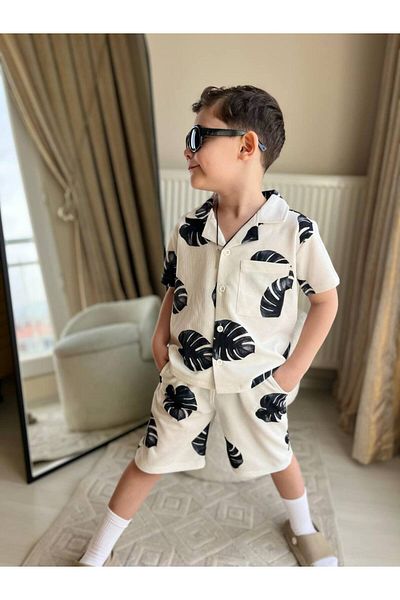 Ladin Store Комплект от долна и горна част на тениска и шорти за момчета с щампа от палми, нов сезон