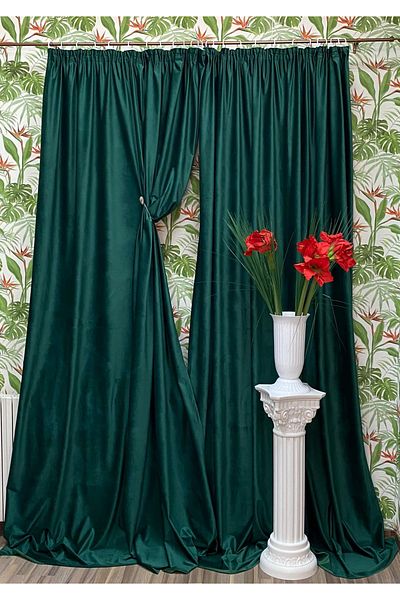 Liz Line Set of two velvet curtains, with drapery, various sizes and colors, from the "Velvet" range by Liz Line