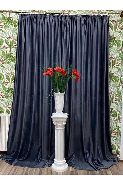 Liz Line Set of two velvet curtains, with drapery, various sizes and colors, from the "Velvet" range by Liz Line