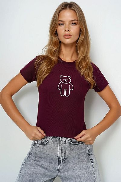 VAGGON Tricou de damă, burgundă, cu gâtul turn, cu ursuleț de pluș brodat Ottoban Crop Prmx13917