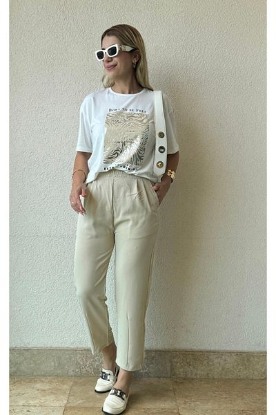 MODA A Quality T-Shirt with a Bej Stone Leaf
