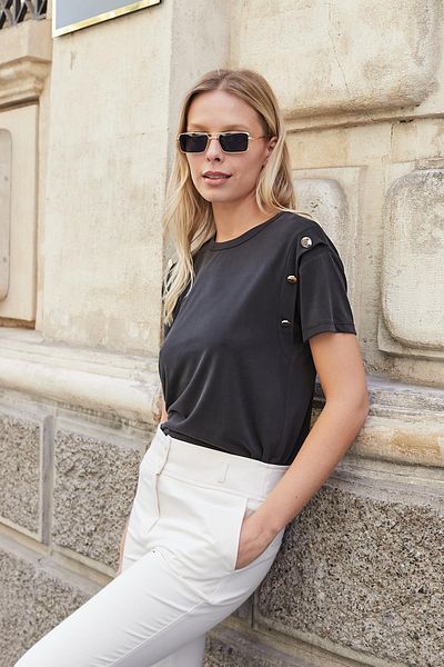 Jument Tricou cu mânecă scurtă pentru femei, din țesătură modală de calitate, cu gâtul O, cu accesorii cu nasturi, bluză-negru