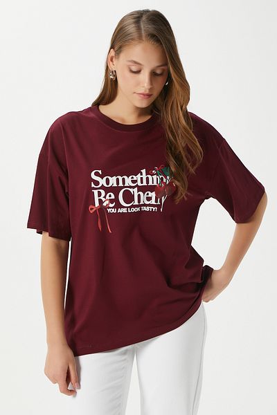 Ritnice Tricou oversize de damă Something Cherry imprimat roșu Claret