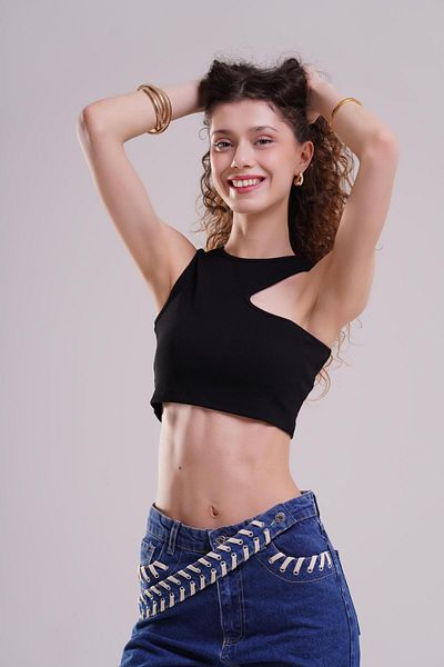 AFLOOW Women's Black Asymmetric Cut Crop Tank Top – Modern and Stylish Look