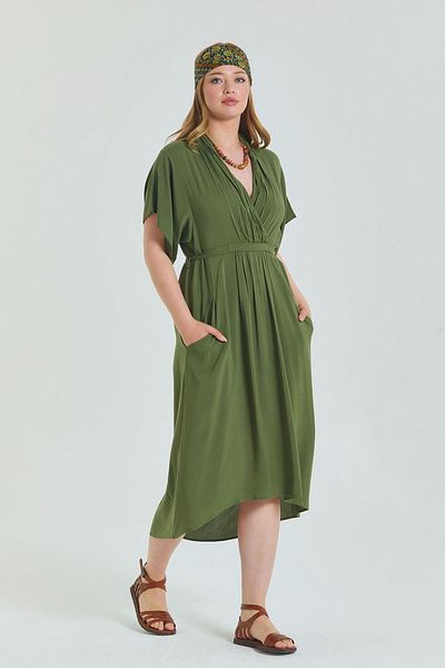 Los banditos V-Neck Shirring Detailed Plus Size Dress